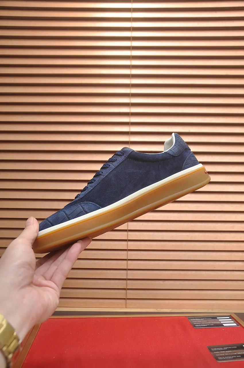 Men's men's shoes 💰580💶[𝐥𝐨𝐫𝐨 𝐏𝐢𝐚𝐧𝐚] lp classic loafers, an Italian treasure brand, the only brand that can match Hermès! Only after wearing it do we realize that we cannot let down our feet. The upper is imported cashmere, the lining of water-dyed cowhide ➕ the cowhide feet, the official original glass rubber outsole, and the pendant. Exclusive original packaging (tag ➕ brand paper ➕ outer box ➕ hand bag) code number: 38-46 (45 46 customized)